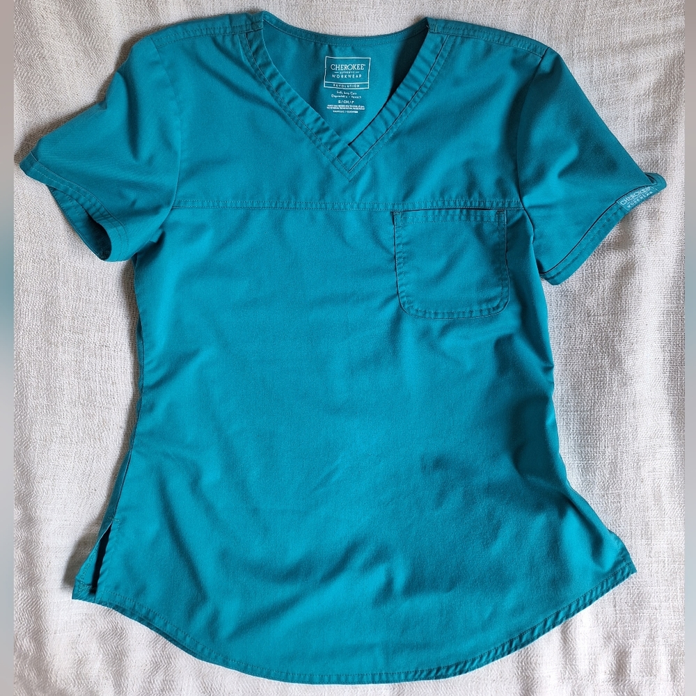 Cherokee Revolution Small Scrub Top